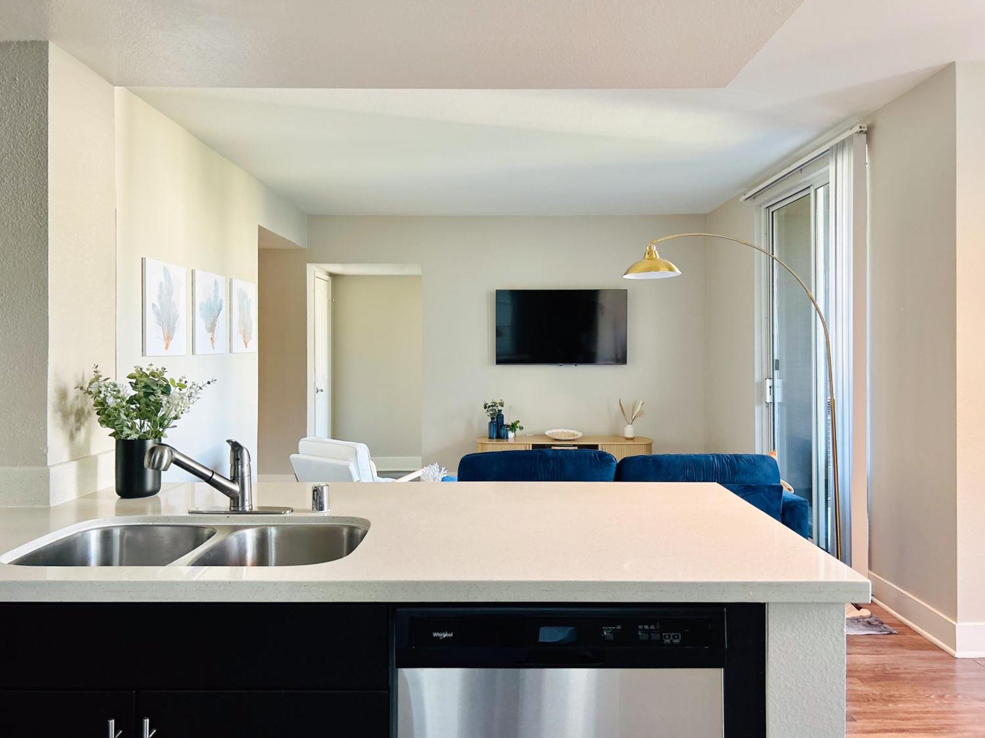 2Bd 2Ba Santa Monica Apartment With Relaxing Pool View 로스앤젤레스 외부 사진
