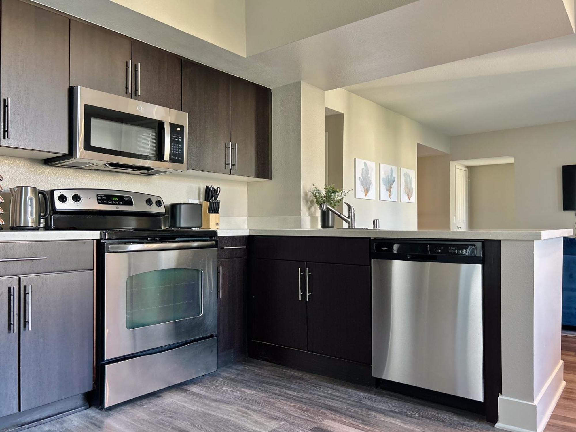 2Bd 2Ba Santa Monica Apartment With Relaxing Pool View 로스앤젤레스 외부 사진