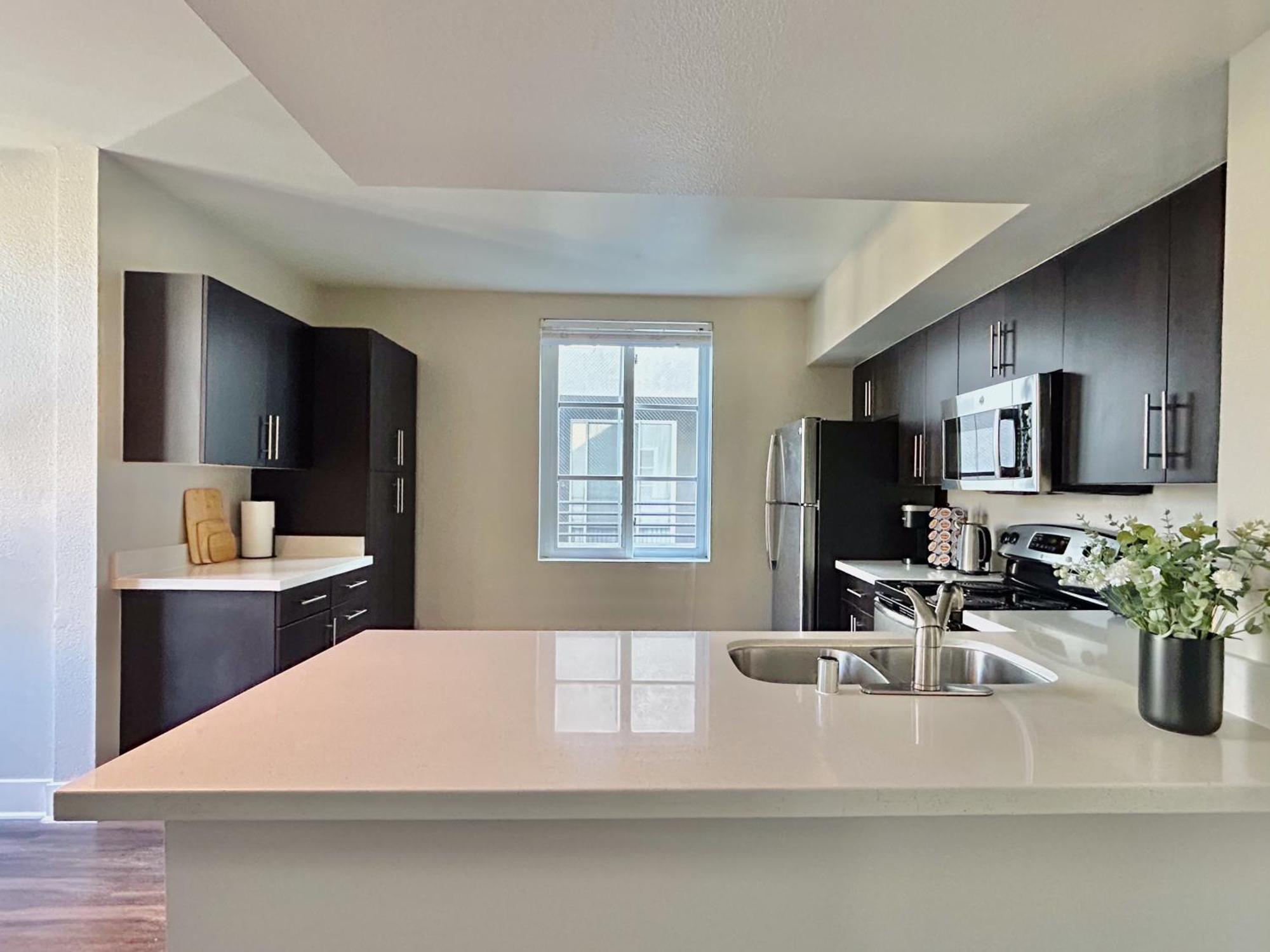 2Bd 2Ba Santa Monica Apartment With Relaxing Pool View 로스앤젤레스 외부 사진