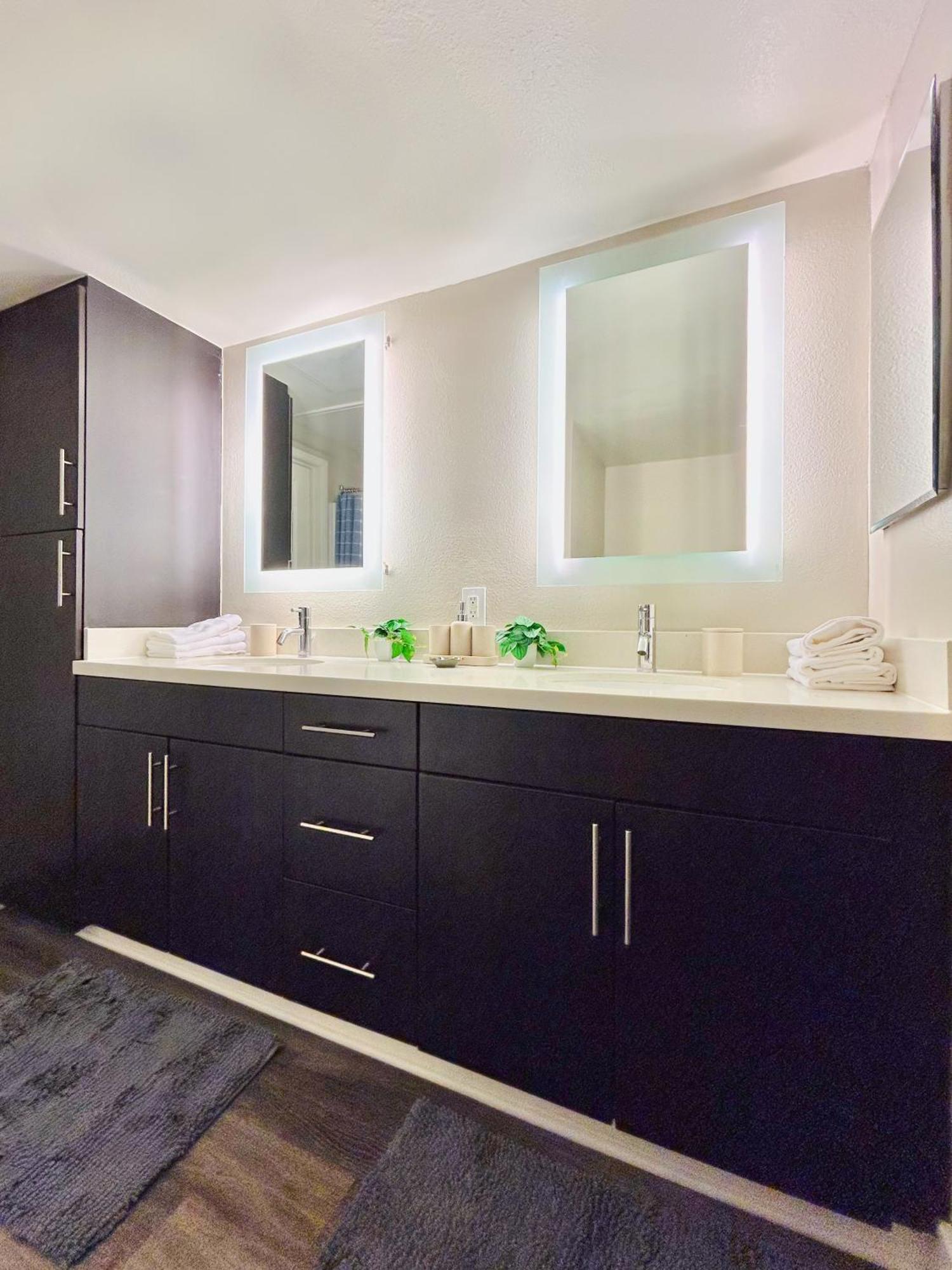2Bd 2Ba Santa Monica Apartment With Relaxing Pool View 로스앤젤레스 외부 사진